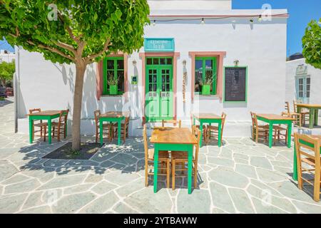 Griechische Taverne, Chora, Insel Folegandros, Kykladen, Griechenland Stockfoto