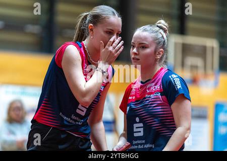 Annett Kaufmann, (SV DJK Kolbermoor) mit Hana Arapovic, (SV DJK Kolbermoor), SV DJK Kolbermoor vs. TTC Berlin Eastside, Tischtennis, 1. Bundesliga Frauen, 7. Spielwoche, 2024/2025, 06.12.2024, Foto: Eibner-Pressefoto/Mateusz Jop Stockfoto