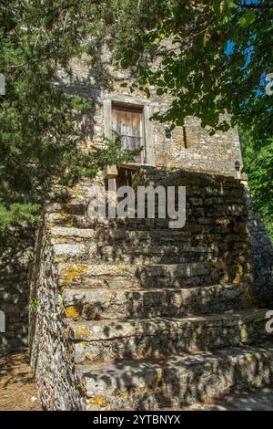 Der hintere Eingang zum venezianischen Turm aus dem 15. Jahrhundert im Archaeological Park Butrint im Butrint National Park, Albanien. Ein UNESCO-Weltkulturerbe Stockfoto