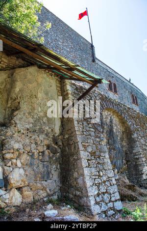 Das Schloss Butrint aus dem 15. Jahrhundert im Archaeological Park Butrint, im Butrint National Park, Südalbanien. Ein UNESCO-Weltkulturerbe. Stockfoto