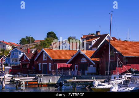 Malerische Ansicht von Fjällbacka in Bohuslän, Västra Götalands län, Schweden, berühmt durch die Kriminalromane der schwedischen Schriftstellerin Camilla Läckberg. Stockfoto