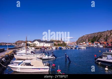 Malerische Ansicht von Fjällbacka in Bohuslän, Västra Götalands län, Schweden, berühmt durch die Kriminalromane der schwedischen Schriftstellerin Camilla Läckberg. Stockfoto