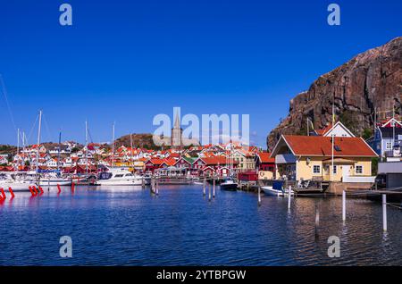 Malerische Ansicht von Fjällbacka in Bohuslän, Västra Götalands län, Schweden, berühmt durch die Kriminalromane der schwedischen Schriftstellerin Camilla Läckberg. Stockfoto