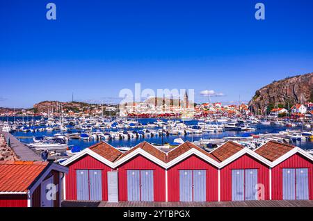 Malerische Ansicht von Fjällbacka in Bohuslän, Västra Götalands län, Schweden, berühmt durch die Kriminalromane der schwedischen Schriftstellerin Camilla Läckberg. Stockfoto