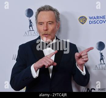 Beverly Hills, Usa. Dezember 2024. Schauspieler Bryan Cranston nimmt am Freitag, den 6. Dezember 2024, an den 38. Jährlichen American Cinematheque Awards zu Ehren von Jessica Chastain im Beverly Hilton in Beverly Hills, Kalifornien, Teil. Roven wurde mit dem Power of Cinema Award ausgezeichnet. Foto: Jim Ruymen/UPI Credit: UPI/Alamy Live News Stockfoto