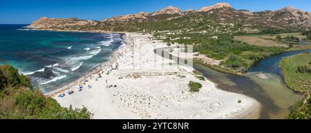 FRANKREICH. HAUTE-CORSE (2B) AGRIATES WÜSTE. PLAGE DE L'OSTRICONI, AM ENDE DER BUCHT PERAIOLA, WO DIE AGRIATES AUF DAS OSTRICONI-TAL TREFFEN Stockfoto