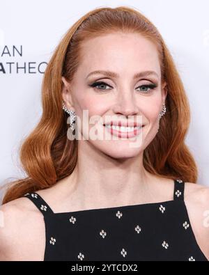 Beverly Hills, Usa. Dezember 2024. BEVERLY HILLS, LOS ANGELES, KALIFORNIEN, USA - DEZEMBER 06: Jessica Chastain kommt bei den 38. Jährlichen American Cinematheque Awards 2024 zu Ehren von Jessica Chastain, die am 6. Dezember 2024 im Beverly Hilton Hotel in Beverly Hills, Los Angeles, Kalifornien, USA, stattfanden. (Foto: Xavier Collin/Image Press Agency) Credit: Image Press Agency/Alamy Live News Stockfoto