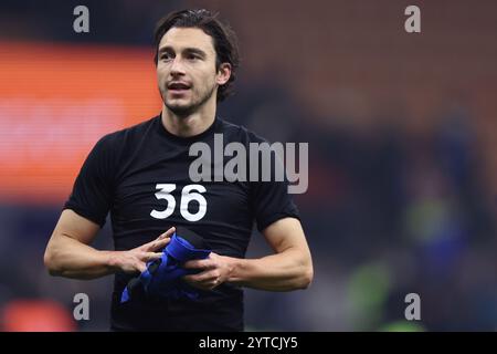 Mailand, Italien. Dezember 2024. Matteo Darmian vom FC Internazionale feiert am 6. Dezember 2024 im Stadio Giuseppe Meazza in Mailand Italien das Fußballspiel der Serie A zwischen dem FC Internazionale und Parma Calcio. Quelle: Marco Canoniero/Alamy Live News Stockfoto