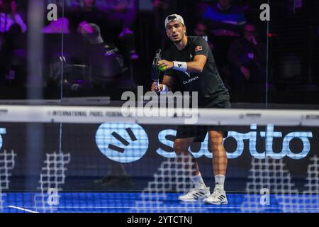 Mailand, Italien. Dezember 2024. Alejandro Galan (ESP) im Spiel von Milano Premiere Padel P1 zwischen Pol Hernandez Alvarez (ESP) Ramiro Jesus Valenzuela (ARG) gegen Federico Chingotto (ARG) Alejandro Galan (ESP) in der Allianz Cloud Arena. Quelle: SOPA Images Limited/Alamy Live News Stockfoto