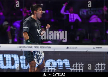 Mailand, Italien. Dezember 2024. Federico Chingotto (ARG) feiert während des Padel P1-Spiels in Mailand zwischen Pol Hernandez Alvarez (ESP) Ramiro Jesus Valenzuela (ARG) und Federico Chingotto (ARG) Alejandro Galan (ESP) in der Allianz Cloud Arena. Ergebnis: Inter 3:1 Parma Credit: SOPA Images Limited/Alamy Live News Stockfoto