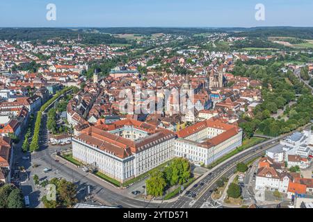 Die mittelfränkische Bezirkshauptstadt Ansbach an der Fränkischen Rezat von oben Blick auf die sehenswerten Stadt Ansbach in Mittelfranken im Somm Ansb Stockfoto