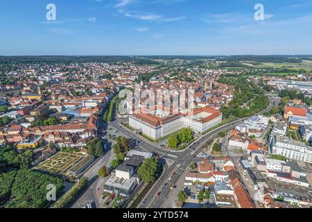 Die mittelfränkische Bezirkshauptstadt Ansbach an der Fränkischen Rezat von oben Blick auf die sehenswerten Stadt Ansbach in Mittelfranken im Somm Ansb Stockfoto