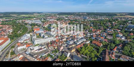 Die mittelfränkische Bezirkshauptstadt Ansbach an der Fränkischen Rezat von oben Blick auf die sehenswerten Stadt Ansbach in Mittelfranken im Somm Ansb Stockfoto