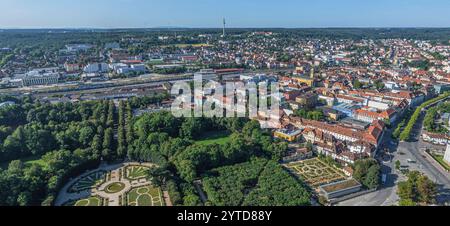 Die mittelfränkische Bezirkshauptstadt Ansbach an der Fränkischen Rezat von oben Blick auf die sehenswerten Stadt Ansbach in Mittelfranken im Somm Ansb Stockfoto