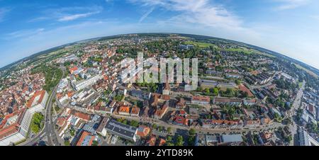 Die mittelfränkische Bezirkshauptstadt Ansbach an der Fränkischen Rezat von oben Blick auf die sehenswerten Stadt Ansbach in Mittelfranken im Somm Ansb Stockfoto