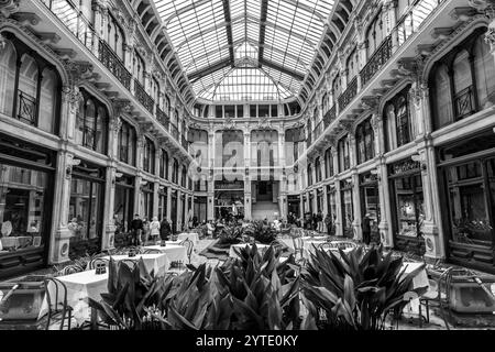 Turin, Italien - 27. März 2022: Cinema Nuovo Romano ist ein Kino, eine Einkaufsgalerie und ein Café im Zentrum von Turin, Piemont, Italien. Stockfoto