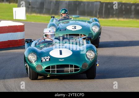 Aston Martin DBR1/1 klassischer Sportwagen, Oldtimer-Rennwagen, der bei der Sussex Trophy beim Goodwood Revival Historical Event antritt. Chassis DBR1/1 Stockfoto