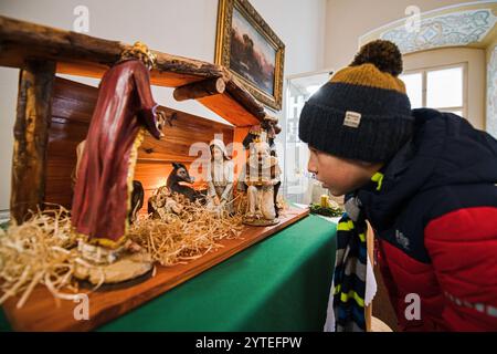 Rosice, Region Brünn. Dezember 2024. Ausstellung von Krippen im Schloss in Rosice, Region Brünn, Tschechische Republik, 7. Dezember 2024. Quelle: Patrik Uhlir/CTK Photo/Alamy Live News Stockfoto