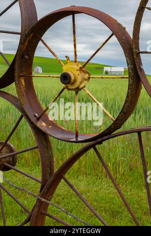 Uniontown, Washington. Zaun aus alten Bauernmaschinen. Stockfoto