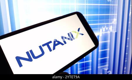 Konskie, Polen - 03. Dezember 2024: Das Firmenlogo von Nutanix wird auf dem Mobiltelefon angezeigt Stockfoto