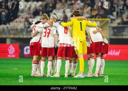 Lodz, Polen. Dezember 2024. Das Team von LKS Lodz wurde während des Polnischen Pokalspiels zwischen LKS Lodz und Legia Warszawa im Wladyslaw Krol Municipal Stadium gesehen. Endstand; LKS Lodz 0:3 Legia Warszawa. Quelle: SOPA Images Limited/Alamy Live News Stockfoto