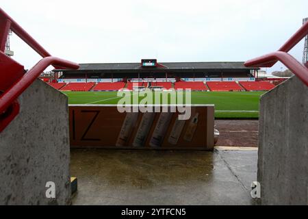 Oakwell Stadium, Barnsley, England - 7. Dezember 2024 Allgemeine Ansicht des Bodens - vor dem Spiel Barnsley gegen Birmingham City, Sky Bet League One, 2024/25, Oakwell Stadium, Barnsley, England - 7. Dezember 2024 Credit: Arthur Haigh/WhiteRosePhotos/Alamy Live News Stockfoto