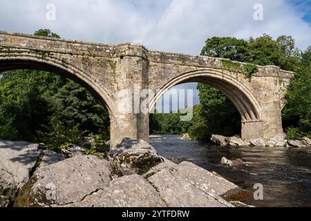 Devil's Bridge, Kirkby Lonsdale, Cumbria, England. Eine berühmte alte Steinbrücke über den Fluss Lune. Stockfoto