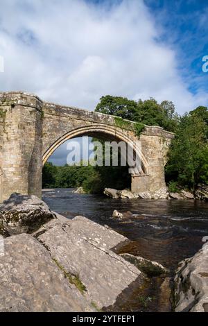 Devil's Bridge, Kirkby Lonsdale, Cumbria, England. Eine berühmte alte Steinbrücke über den Fluss Lune. Stockfoto