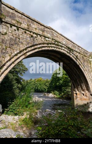 Devil's Bridge, Kirkby Lonsdale, Cumbria, England. Eine berühmte alte Steinbrücke über den Fluss Lune. Stockfoto