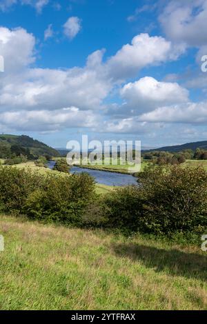 Brücken über den Fluss bei Crook o' Lune in der Nähe von Lancaster in Nordengland. Eine Reihe von Wegen bietet angenehme Spaziergänge mit herrlicher Aussicht. Stockfoto