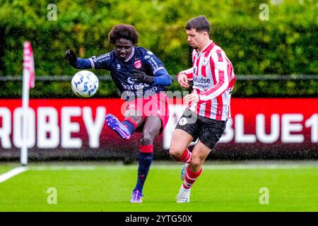 Rotterdam, Niederlande. Dezember 2024. ROTTERDAM, 12.07.2024, Sportkomplex Nieuw Terbregge, Saison 2024/2025, Fußball, Tweede Divisie . Spiel zwischen Jong Sparta - Noordwijk . Noordwijk Spieler Agostinho Antonio Masal Manessim und Jong Sparta Spieler Aymane Bais Credit: Pro Shots/Alamy Live News Stockfoto