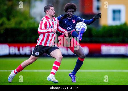 Rotterdam, Niederlande. Dezember 2024. ROTTERDAM, 12.07.2024, Sportkomplex Nieuw Terbregge, Saison 2024/2025, Fußball, Tweede Divisie . Spiel zwischen Jong Sparta - Noordwijk . Noordwijk Spieler Agostinho Antonio Masal Manessim und Jong Sparta Spieler Aymane Bais Credit: Pro Shots/Alamy Live News Stockfoto