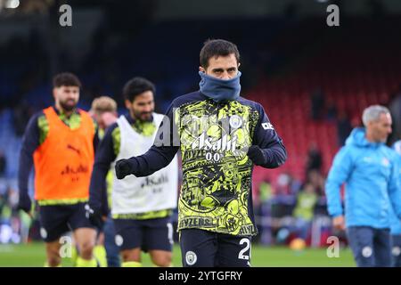 Selhurst Park, Selhurst, London, Großbritannien. Dezember 2024. Premier League Football, Crystal Palace gegen Manchester City; Bernardo Silva von Manchester City wärmt sich vor dem Auftakt auf. Beschreibung: Action Plus Sports/Alamy Live News Stockfoto