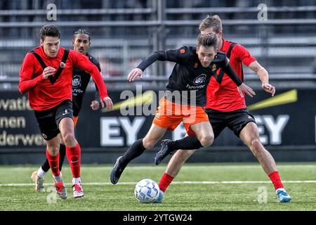 Amsterdam, Niederlande. Dezember 2024. AMSTERDAM, 07.12.2024, Sportpark ging in Genua, Dutch Tweede Football, Betnation League Saison 2024/2025, Spiel zwischen AFC und HHC Hardenberg. HHC-Spieler Noah Ten Brinke Credit: Pro Shots/Alamy Live News Stockfoto