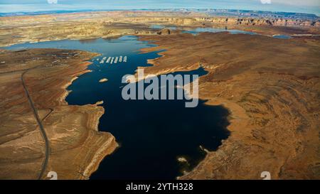 JANUAR 2024, SEITE ARIZONA - Navajo Aussichtspunkt am Lake Powell aus der Luft Stockfoto