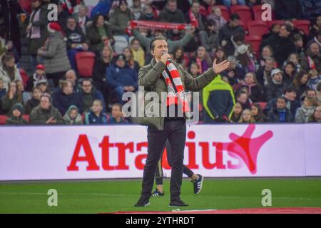 Amsterdam, Niederlande. Dezember 2024. Johan Cruijff Arena, 07. Dezember 2024 Musik vor dem Azerion Vrouwen Eredivisie Spiel zwischen Ajax und PSV Vrouwen in der Amsterdam Arena, Niederlande. (Arne van der Ben/SPP) Credit: SPP Sport Press Photo. /Alamy Live News Stockfoto