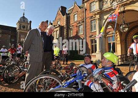 2. JUNI 2012 Sandringham Norfolk CA. 2012 behinderte Veteranen aus Großbritannien und den USA, die alle lebensverändernde Verletzungen in Afghanistan erlitten haben Stockfoto