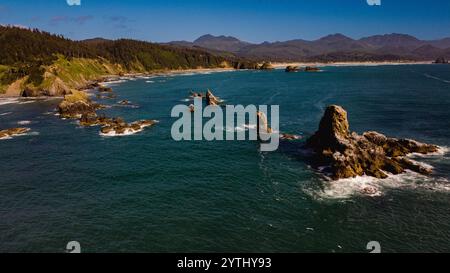 MAI 2024, CANNON BEACH, OREGON - Haystacks, Seastacks Rocks Ecola View Point, Cannon Beach, Oregon Stockfoto