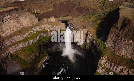 MAI 2024, PALOUSE STATE PARK, SPOKEANE AREA, WASHINGTON STATE - der Palouse Waterfall hat winterliche Gewässer in einem spektakulären Wasserfall außerhalb von Spokeane Washington Stockfoto