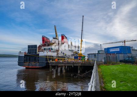 Die CalMac Ferry Glen Rosa vertäute auf dem Clyde im Ferguson Shipbuilders Port Glasgow Stockfoto