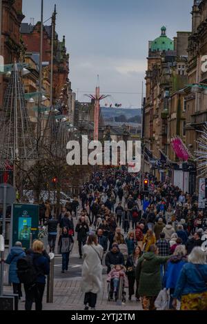 Viele Weihnachtseinkäufer in Buchanan St. Glasgow Stockfoto