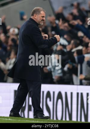 Tottenham Manager Ange Postecoglou feiert Spors zweites Tor - Tottenham Hotspur gegen Aston Villa, Premier League, Tottenham Hotspur Stadium, London, Großbritannien - 3. November 2024 nur redaktionelle Verwendung - es gelten Einschränkungen bei DataCo Stockfoto