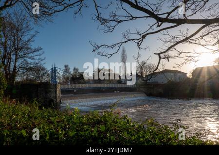 Mill Bridge & Wer Stockfoto