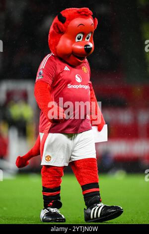 Manchester United Maskottchen Fred the Red während des Premier League Spiels Manchester United gegen Nottingham Forest in Old Trafford, Manchester, Vereinigtes Königreich, 7. Dezember 2024 (Foto: Craig Thomas/News Images) Stockfoto