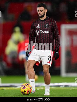 Manchester, Großbritannien. Dezember 2024. Bruno Fernandes von Manchester United während des Vorspiels vor dem Premier League-Spiel Manchester United gegen Nottingham Forest in Old Trafford, Manchester, Vereinigtes Königreich, 7. Dezember 2024 (Foto: Craig Thomas/News Images) in Manchester, Vereinigtes Königreich am 7. Dezember 2024. (Foto: Craig Thomas/News Images/SIPA USA) Credit: SIPA USA/Alamy Live News Stockfoto