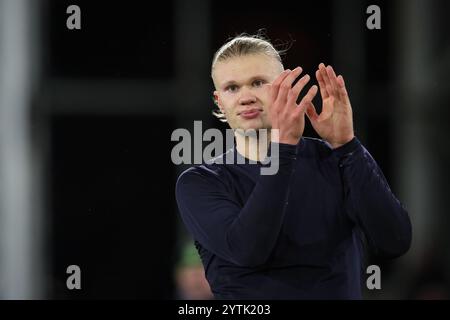 LONDON, Großbritannien - 7. Dezember 2024: Erling Haaland aus Manchester City applaudiert den Fans nach dem Premier League-Spiel zwischen Crystal Palace FC und Manchester City FC im Selhurst Park (Credit: Craig Mercer/ Alamy Live News) Stockfoto