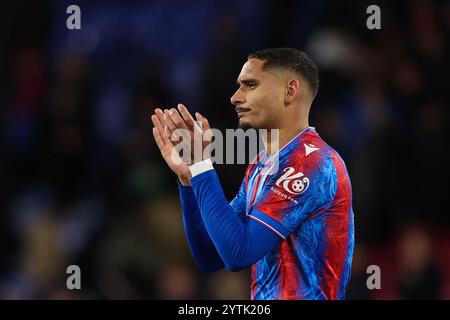 LONDON, UK - 7. Dezember 2024: Maxence Lacroix von Crystal Palace applaudiert den Fans nach dem Premier League Spiel zwischen Crystal Palace FC und Manchester City FC im Selhurst Park (Credit: Craig Mercer/ Alamy Live News) Stockfoto