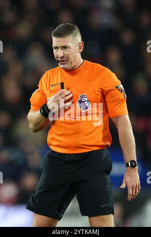 LONDON, UK - 7. Dezember 2024: Schiedsrichter Rob Jones während des Premier League Spiels zwischen Crystal Palace FC und Manchester City FC im Selhurst Park (Credit: Craig Mercer/ Alamy Live News) Stockfoto