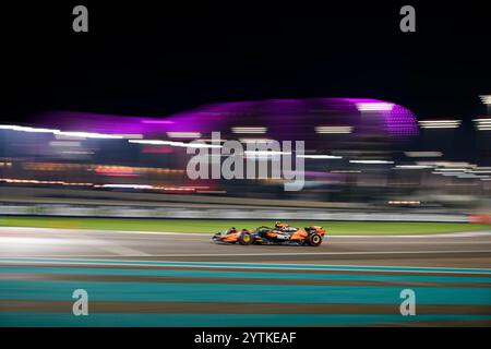 Abu Dhabi, VAE. Dezember 2024. Lando Norris vom McLaren Formel-1-Team während der Qualifikation. Ahmad Al Shehab/Alamy Live News. Stockfoto