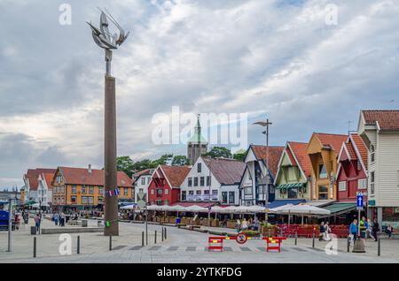 STAVANGER, NORWEGEN - 14. JULI 2014: Malerische Holzhäuser in der Altstadt von Stavanger, Norwegen Stockfoto